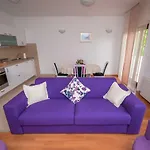 Zuvela سبليت